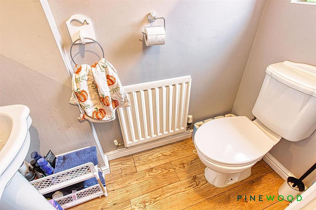 Ground floor wc/cloakroom