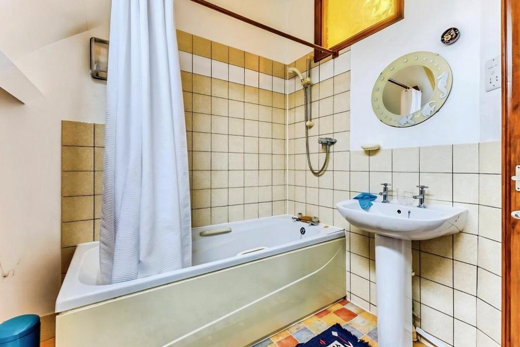 2nd Floor Ensuite