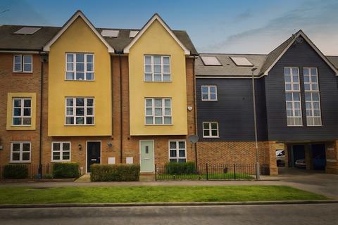 4 bedroom terraced house for sale, Stadium Approach, Aylesbury