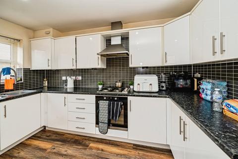 4 bedroom terraced house for sale, Stadium Approach, Aylesbury