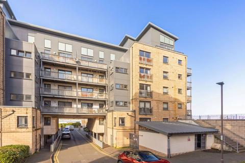 2/13 Hawkhill Close, Lochend, Edinburgh, EH7 6AB