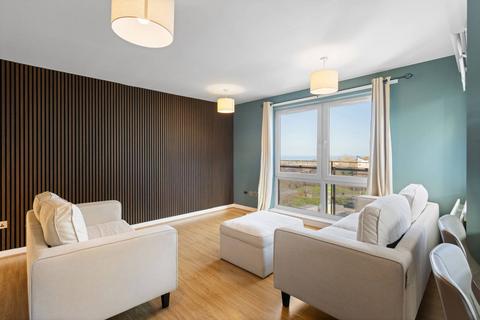 3 bedroom flat for sale, 2/13 Hawkhill Close, Lochend, Edinburgh, EH7 6AB
