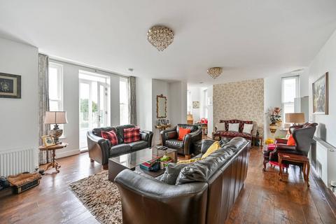 2 bedroom flat for sale, Blumenthal Close, Isleworth, TW7