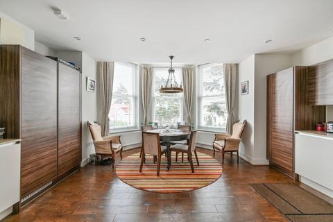 2 bedroom flat for sale, Blumenthal Close, Isleworth, TW7