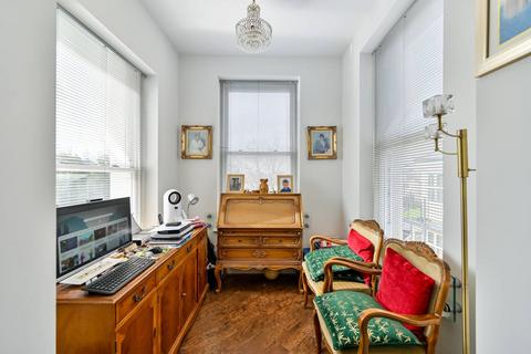 2 bedroom flat for sale, Blumenthal Close, Isleworth, TW7