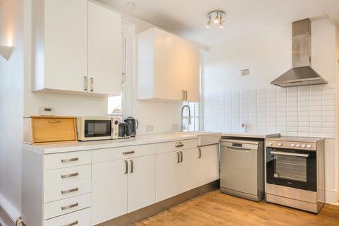 4 bedroom flat to rent, Clarendon Road, London W11