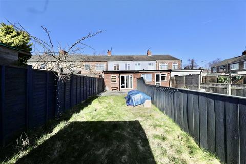 3 bedroom terraced house for sale, Perth Street West, Hull