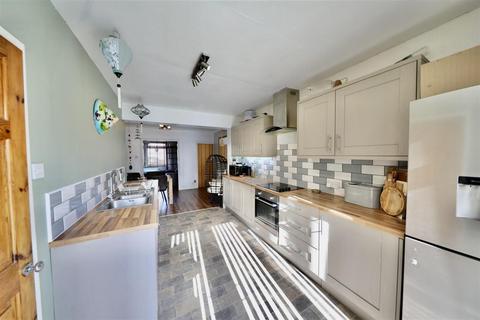 3 bedroom terraced house for sale, Perth Street West, Hull