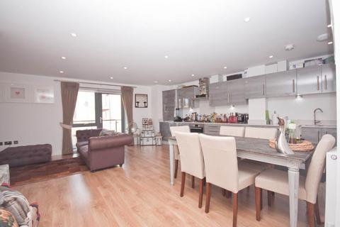 2 bedroom apartment to rent, Lily Close