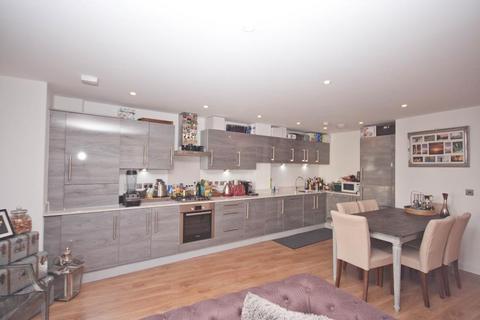 2 bedroom apartment to rent, Lily Close