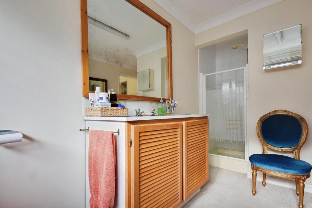 Bath/Shower Room