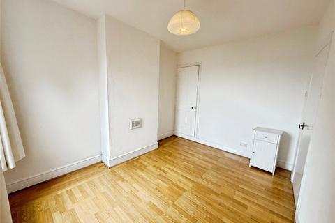 2 bedroom terraced house to rent, Pool Road, Leicester LE3