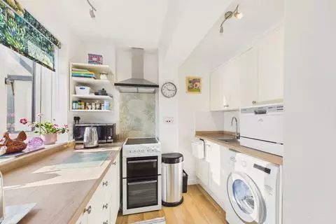 2 bedroom flat for sale - View 2