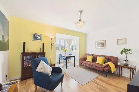 2 bedroom flat for sale - View 3
