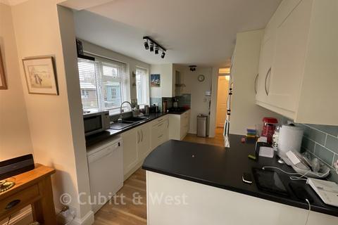 2 bedroom bungalow for sale, Beacon Road, Crowborough, East Sussex
