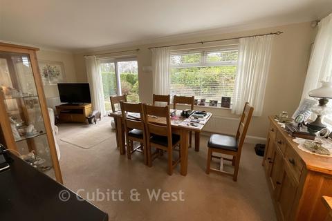 2 bedroom bungalow for sale, Beacon Road, Crowborough, East Sussex