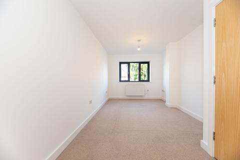 2 bedroom flat to rent, London Road, Mitcham, CR4