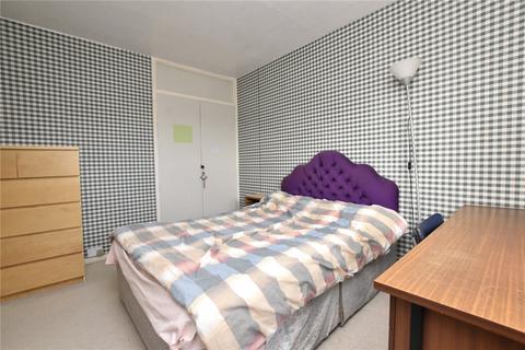 3 bedroom apartment for sale, Queenshill Avenue, Leeds, West Yorkshire