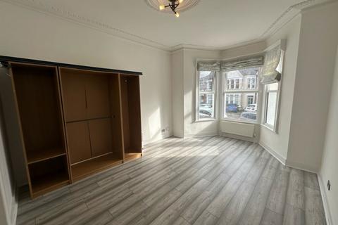 undefined, 1 Bedroom Flat – Palmerston Crescent, Palmers Green N13