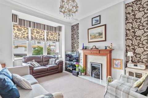 4 bedroom end of terrace house for sale, Cleasby Road, Menston LS29