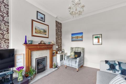 4 bedroom end of terrace house for sale, Cleasby Road, Menston LS29