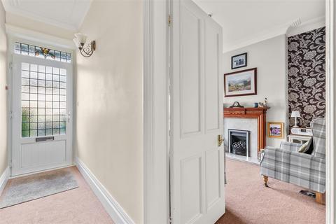 4 bedroom end of terrace house for sale, Cleasby Road, Menston LS29