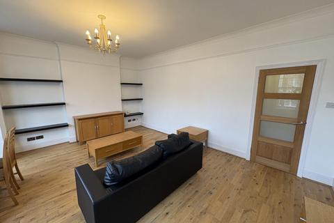 2 bedroom flat to rent, 2 Bedroom Garden Flat – Conway Road, London N14