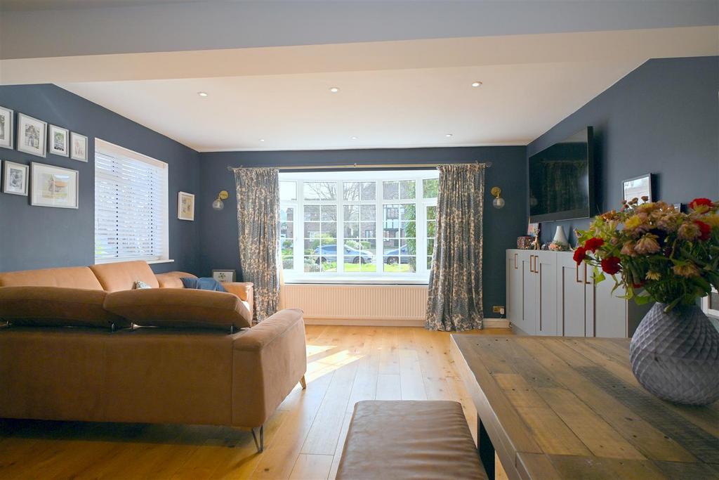 Sitting/Dining Room