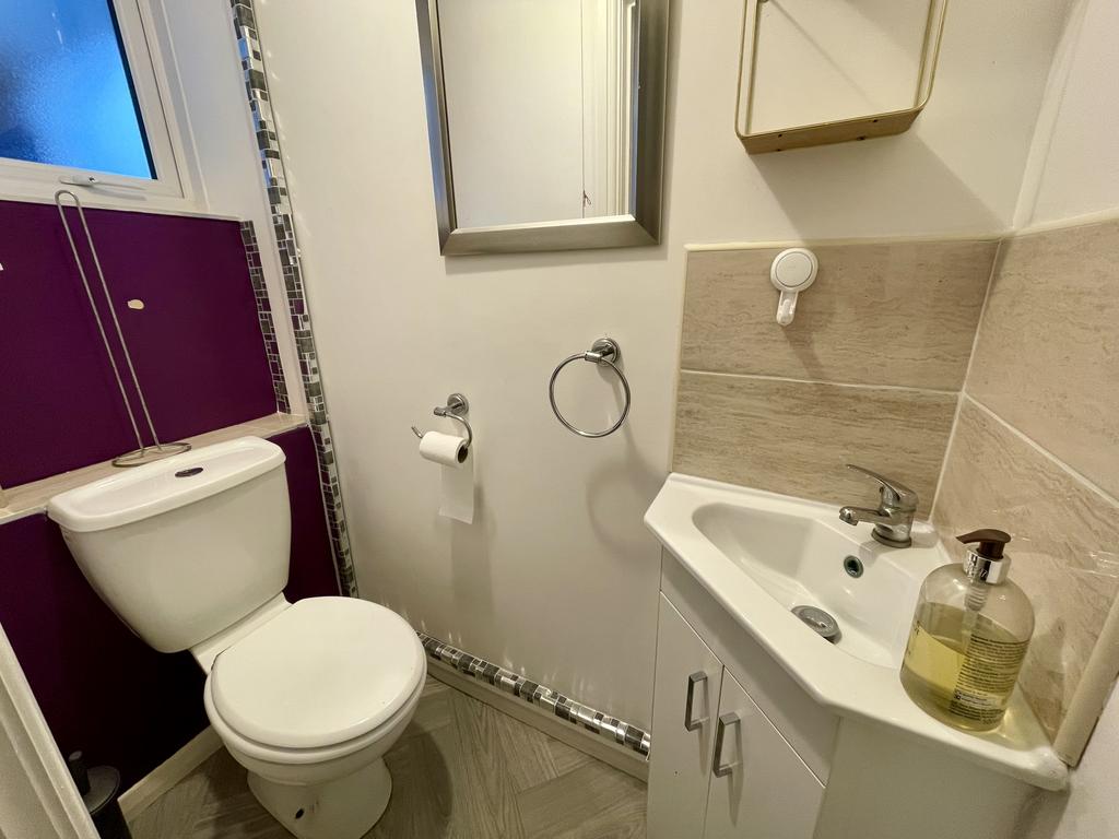 Cloakroom/wc