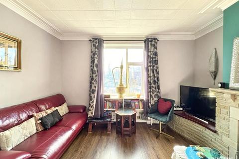 3 bedroom terraced house for sale, High Street, Heckmondwike