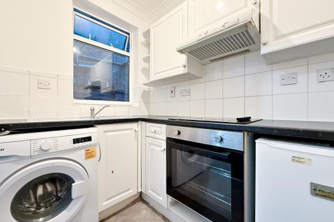 Studio to rent, Lampton Road, Hounslow, TW3