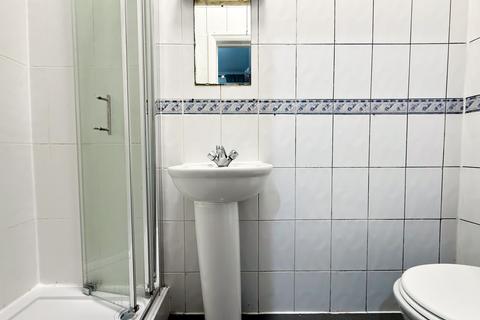 Studio to rent, Lampton Road, Hounslow, TW3