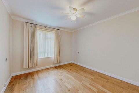 2 bedroom apartment for sale, Elizabeth Gardens, Stanmore, Middlesex, HA7 4UG