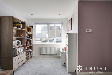3 bedroom semi-detached house for sale, Bradfield Avenue, Morley, LS27