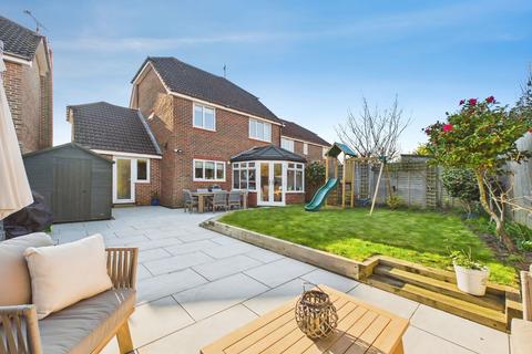 undefined, Keats Close, Horsham RH12