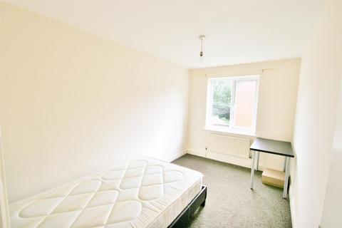 3 bedroom flat to rent, Orchard Lodge, North Hill Road, Leeds LS6