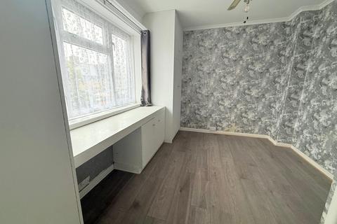 2 bedroom semi-detached house to rent, Goresbrook Road, Dagenham RM9