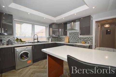 2 bedroom apartment for sale, Great Cullings, Rush Green, RM7