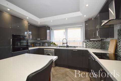 2 bedroom apartment for sale, Great Cullings, Rush Green, RM7