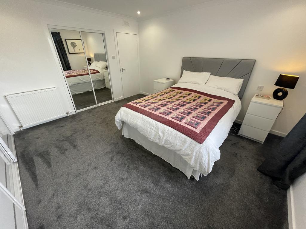 Bedroom 1a.JPG
