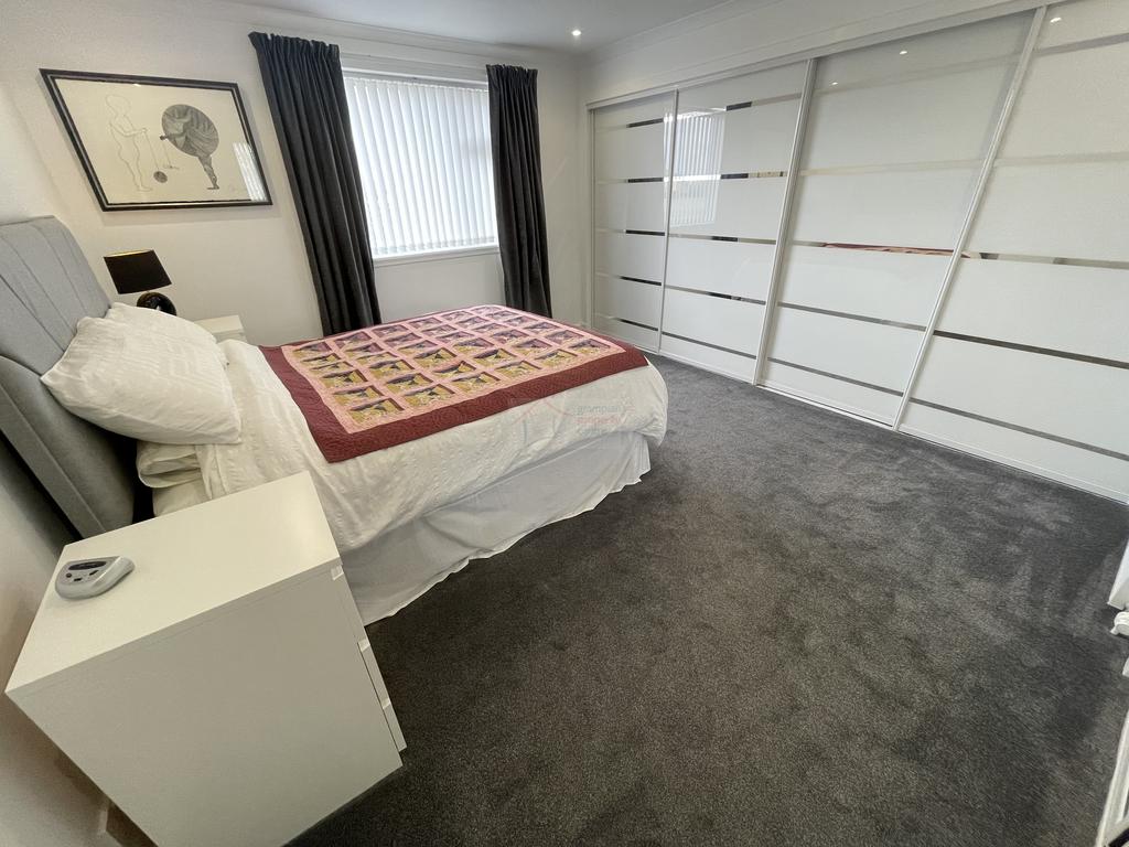 Bedroom 1b.JPG