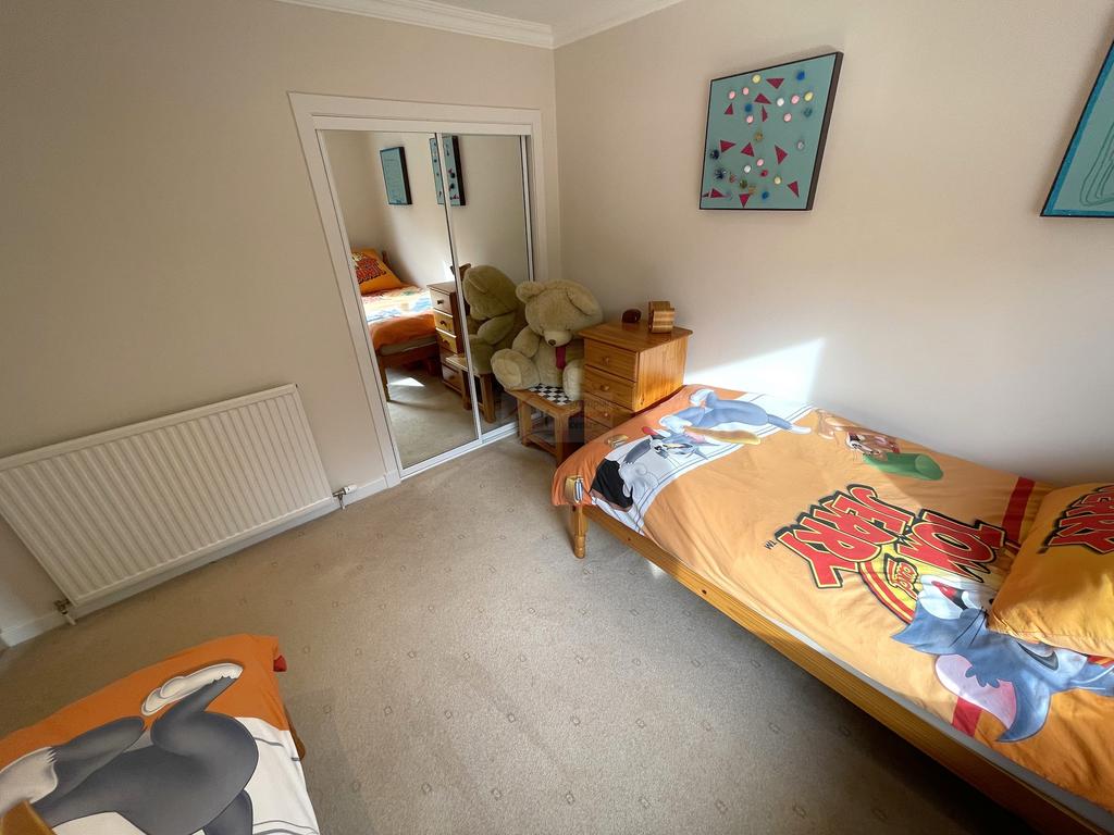 Bedroom 2b.JPG