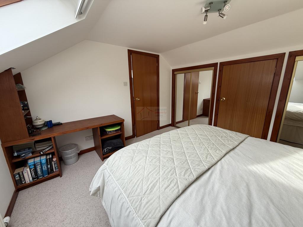 Bedroom 4b.JPG