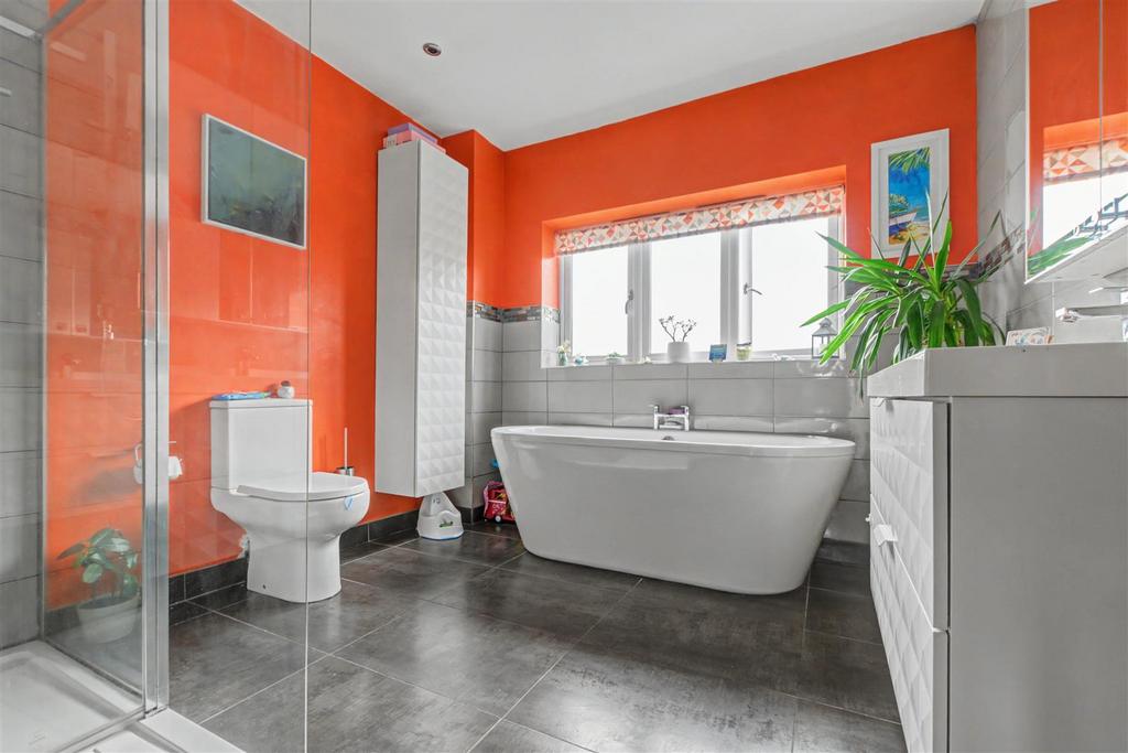 Bathroom 1.jpeg