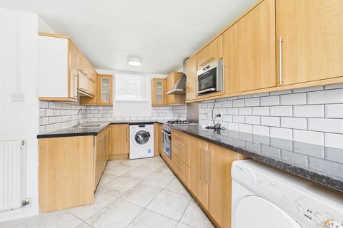 3 bedroom terraced house to rent, Lyndale Road, Coventry CV5