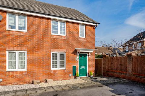 3 bedroom end of terrace house for sale, Viscount Gardens, Eastleigh