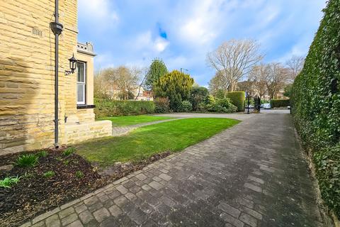 undefined, Queens Road, Harrogate, HG2