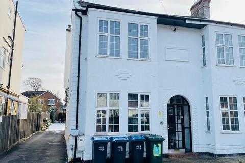 1 bedroom in a house share to rent, 10 Cedars Avenue, Mitcham CR4