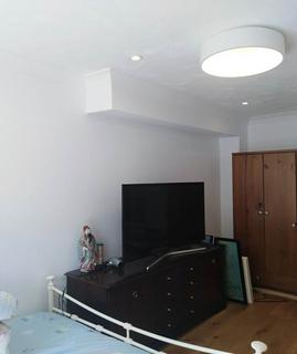 1 bedroom in a house share to rent, Oakmead Place, Mitcham CR4