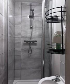 1 bedroom in a house share to rent, Oakmead Place, Mitcham CR4